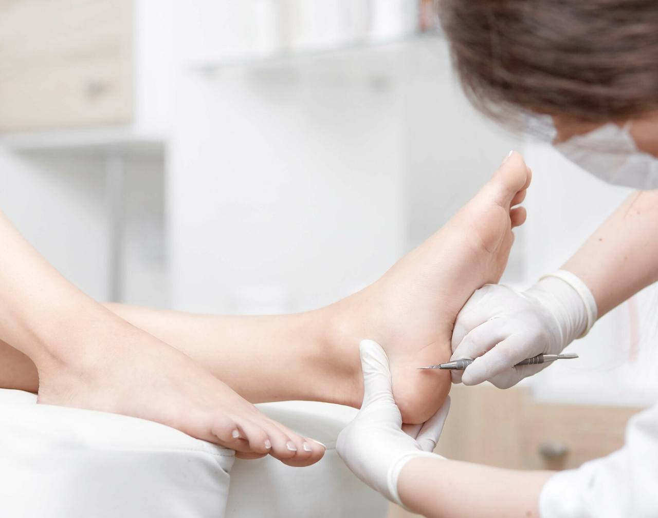 ПЕДИКЮР У ПОДОЛОГА