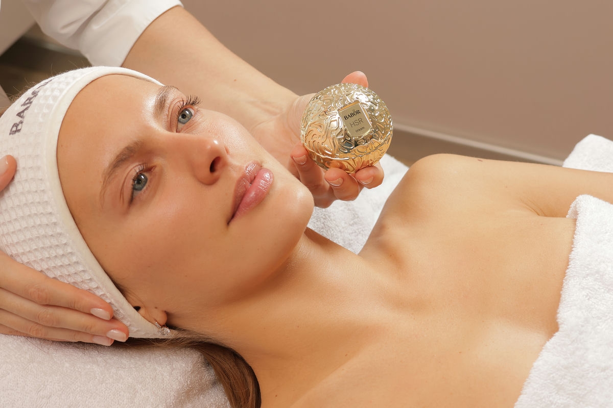 УХОД ЗОЛОТОЙ ЛИФТИНГ LUXE HSR® lifting