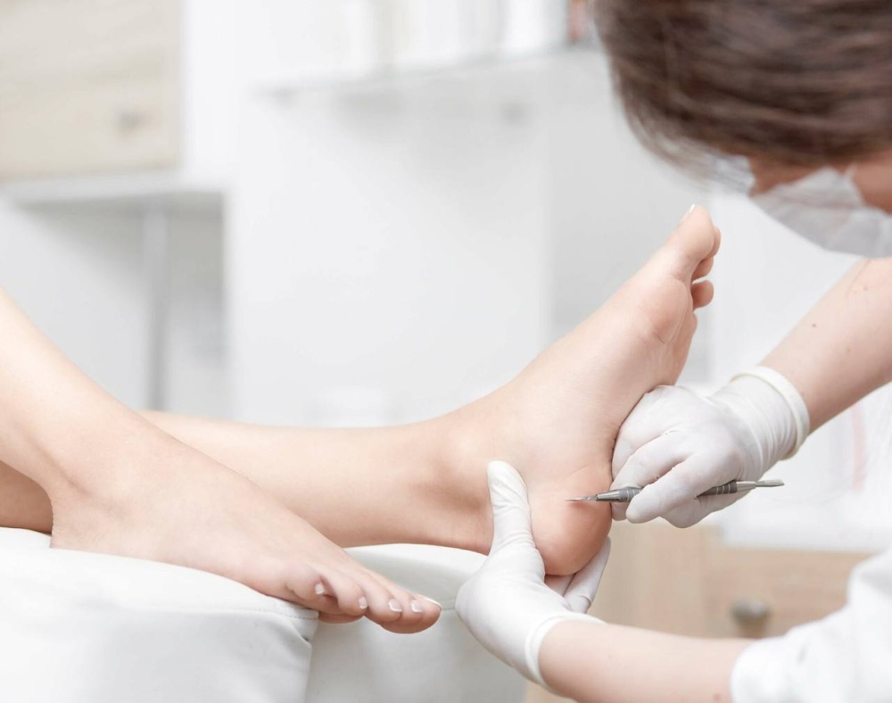 ПЕДИКЮР У ПОДОЛОГА